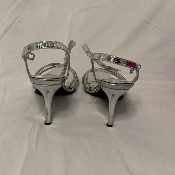 NIB Rampage silver heels - Picture 4 of 9